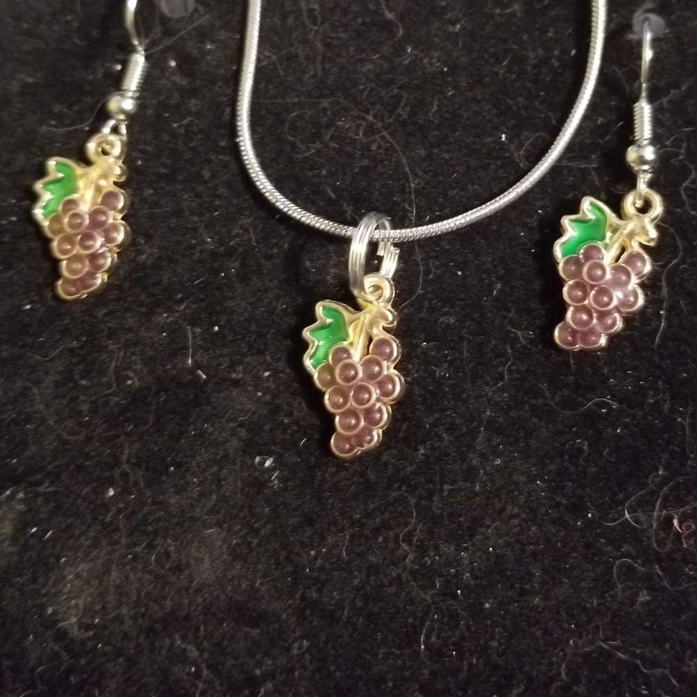 Grapes set!